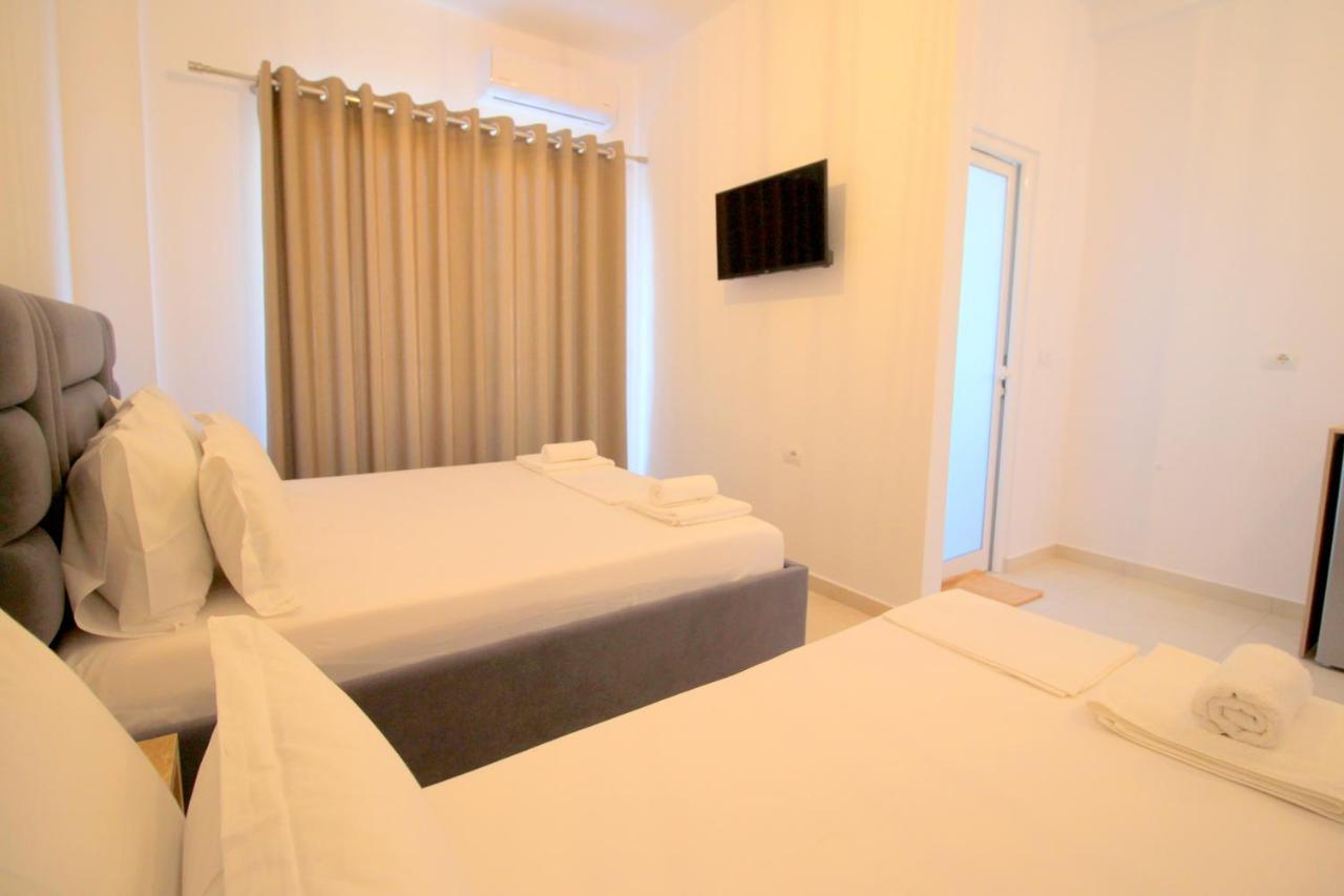 J&B Hotel Ksamil Exterior photo