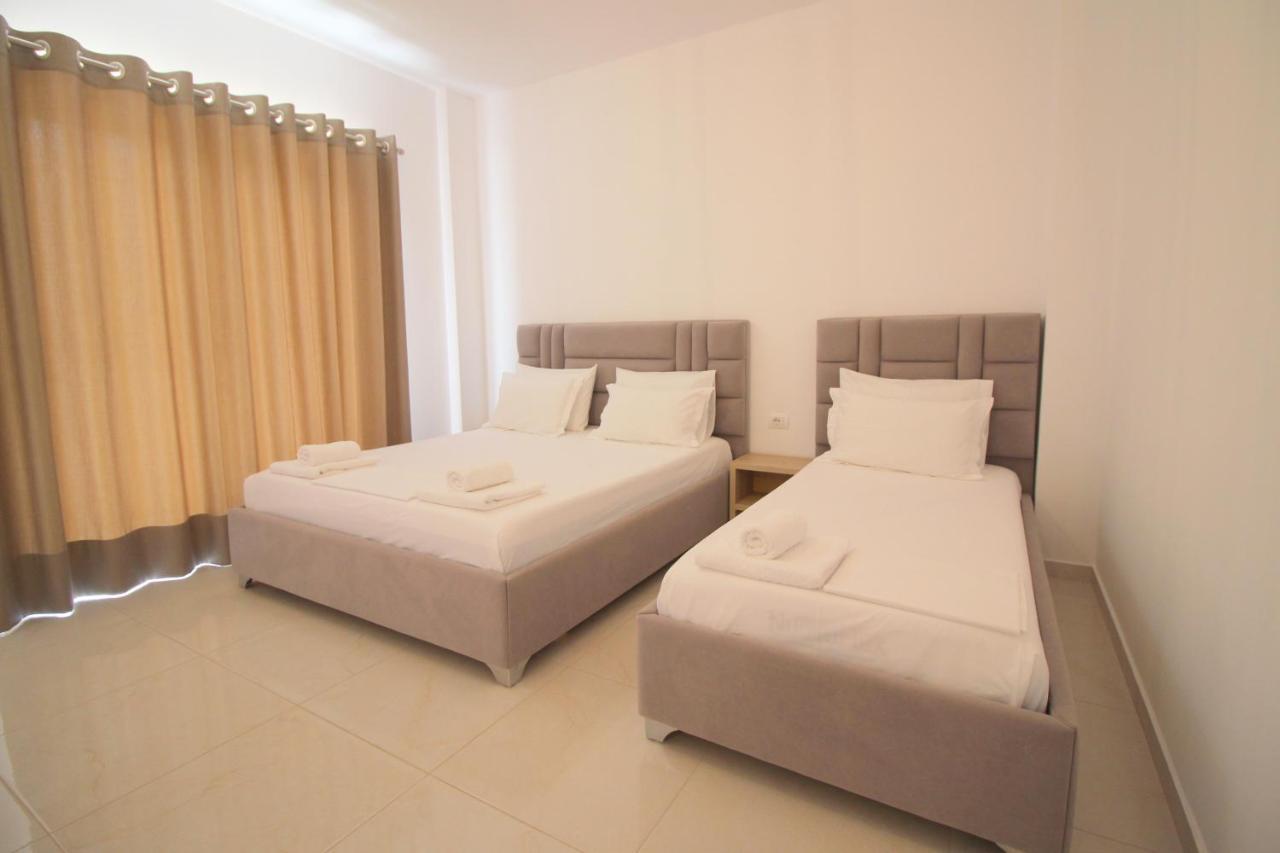 J&B Hotel Ksamil Exterior photo