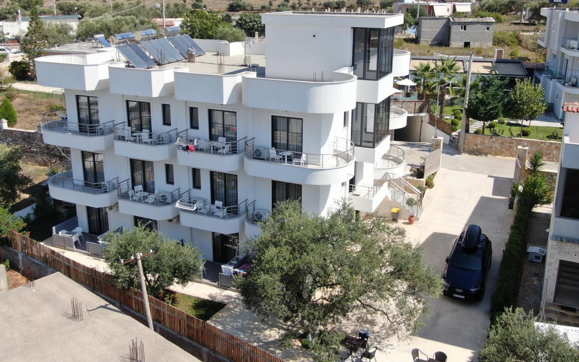 J&B Hotel Ksamil Exterior photo