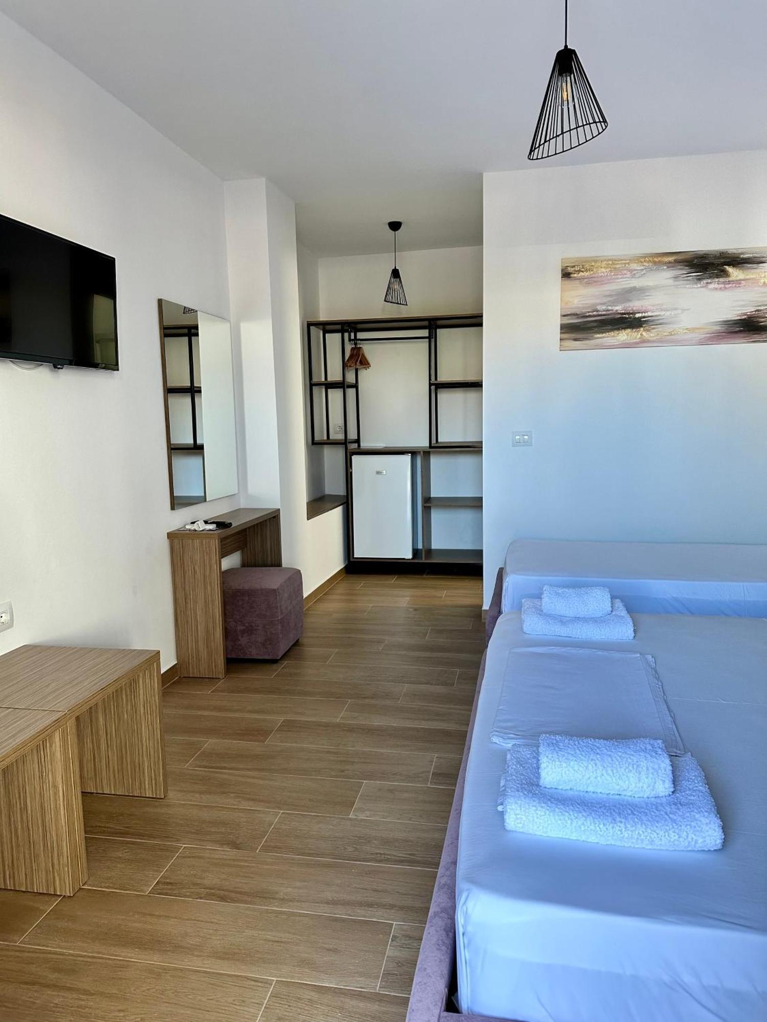 J&B Hotel Ksamil Exterior photo