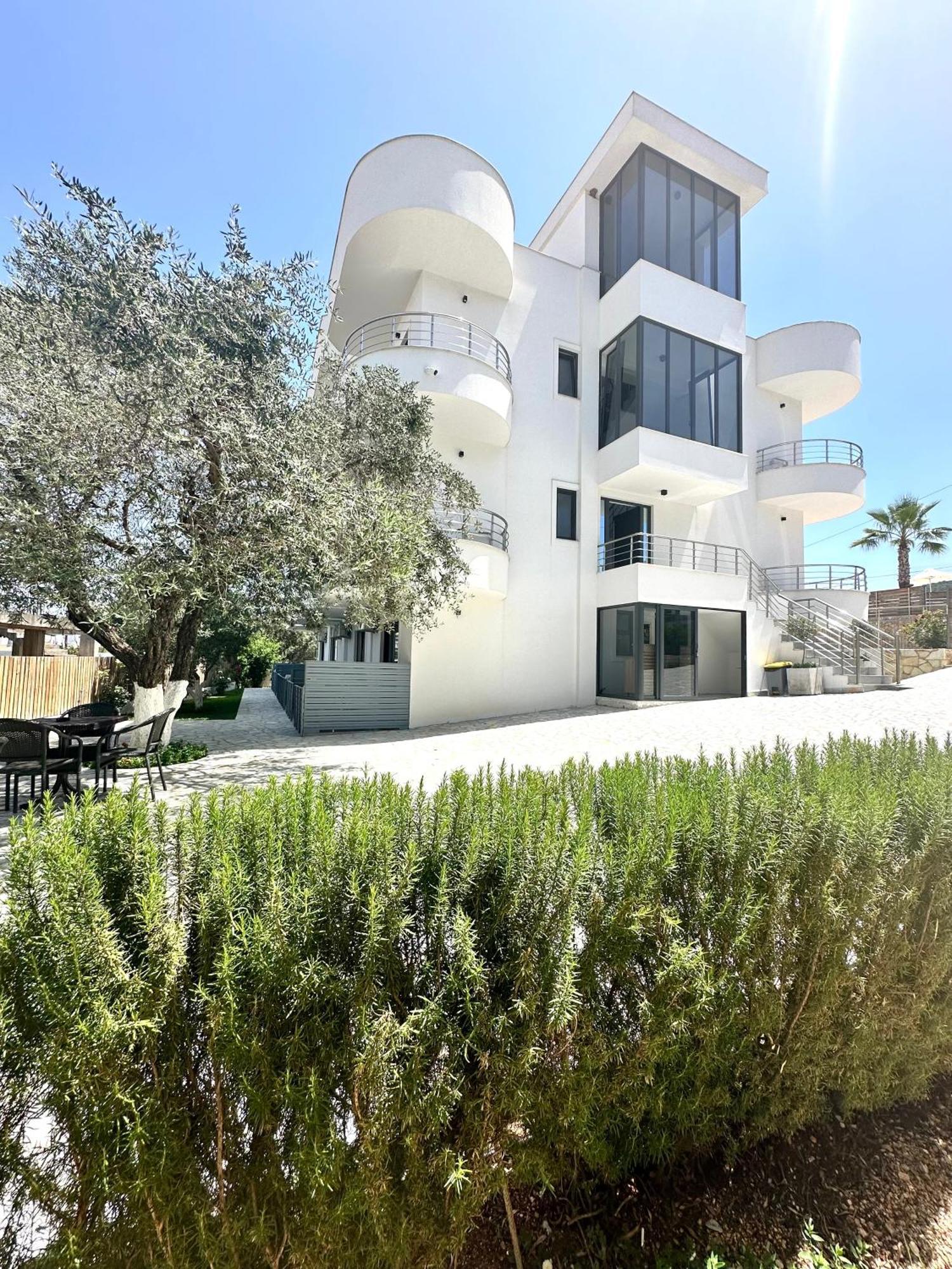 J&B Hotel Ksamil Exterior photo
